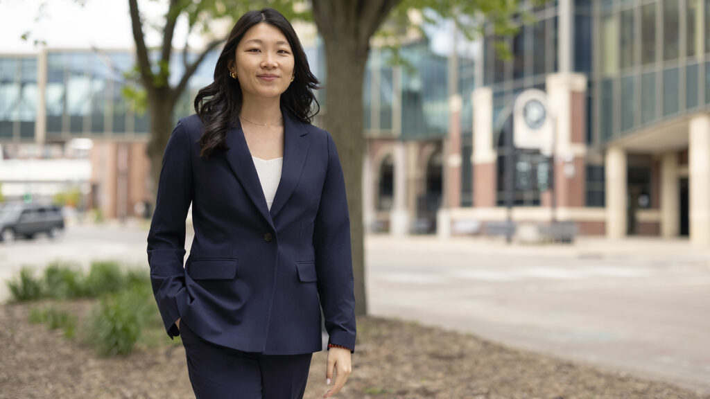 Kathryn Xu - Kathryn Xu, teaching assistant and medical student. Asset taken for Mayo Clinic Alumni Magazine. This image selected for print.